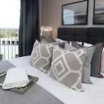 Aisiki Apartments At Clarendon Lofts, 2 Bedrooms And 2 Bathrooms Flat,King Or Twin Beds, With Free Wifi And Free Parking