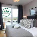 Aisiki Apartments At Clarendon Lofts, 2 Bedrooms And 2 Bathrooms Flat,King Or Twin Beds, With Free Wifi And Free Parking