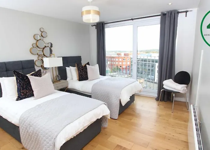 Aisiki Apartments At Clarendon Lofts, 2 Bedrooms And 2 Bathrooms Flat,King Or Twin Beds, With Free Wifi And Free Parking