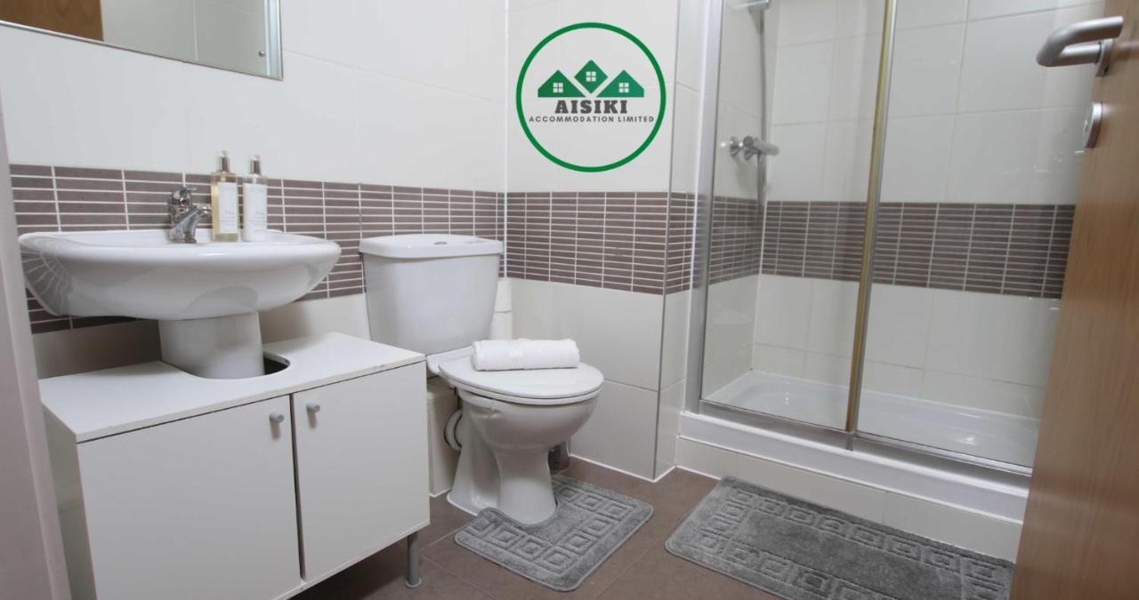 Aisiki At Clarendon Lofts, 2 Bedrooms And 2 Bathrooms Flat,king Or Twin Beds, With Free Wifi And Free Parking *