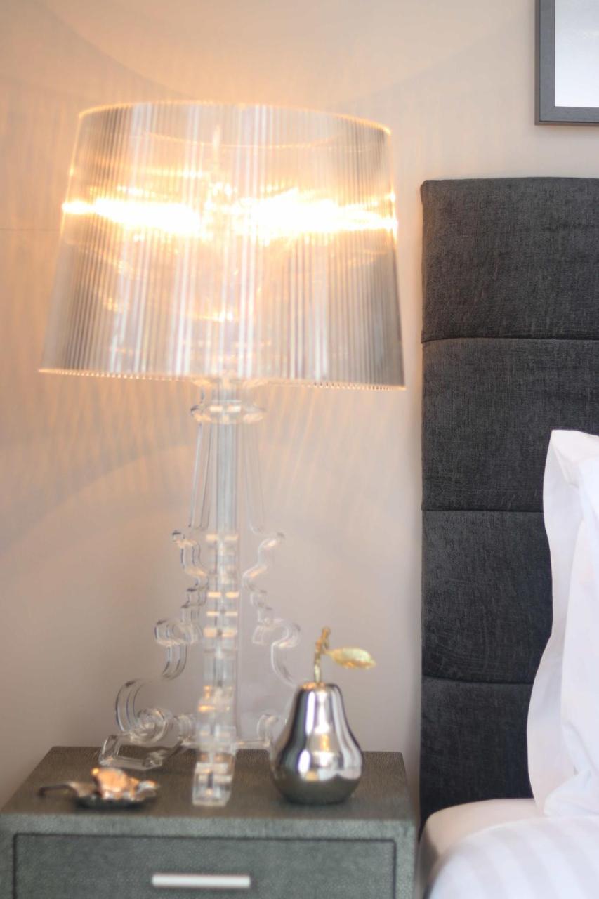 Aisiki At Clarendon Lofts, 2 Bedrooms And 2 Bathrooms Flat,king Or Twin Beds, With Free Wifi And Free Parking