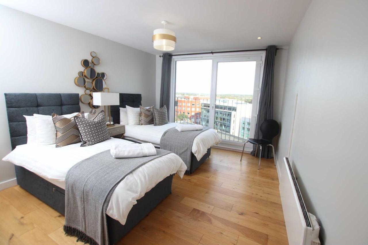 Aisiki At Clarendon Lofts, 2 Bedrooms And 2 Bathrooms Flat,king Or Twin Beds, With Free Wifi And Free Parking *