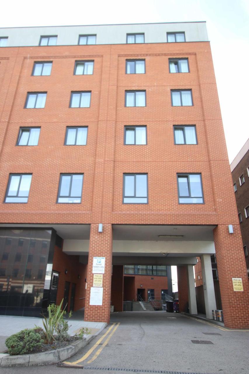 Aisiki At Clarendon Lofts, 2 Bedrooms And 2 Bathrooms Flat,king Or Twin Beds, With Free Wifi And Free Parking Apartment